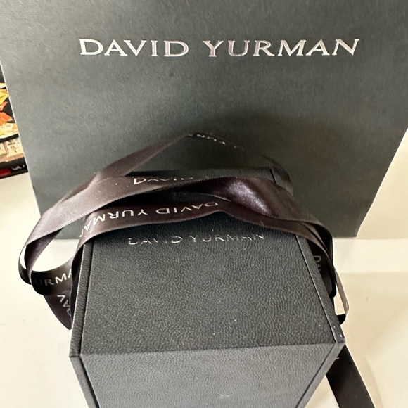 Authentic David Yurman crossover ring with pave diamonds - Picture 2 of 12